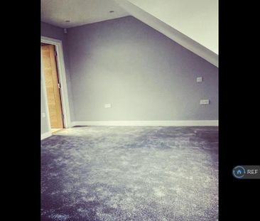 3 bedroom flat to rent - Photo 6