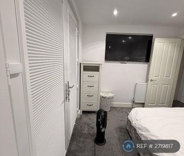 1 bedroom in a house share to rent - Photo 5