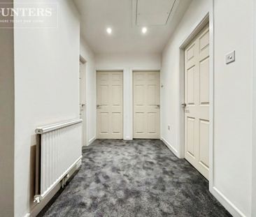 2 bedroom Flat To Let - Photo 3