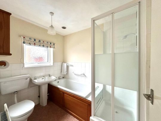 2 bedroom bungalow to rent - Photo 1