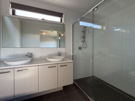 39 Solsbury Crescent, Keysborough VIC 3173 - House For Rent | Domain - Photo 3