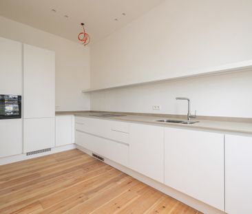 High-end duplex in hart van Antwerpen met iconisch uitzicht - Photo 4