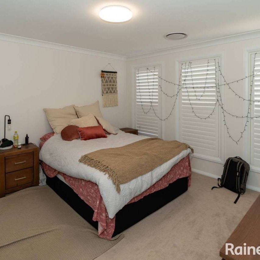 LOW MAITENANCE LLOYD LIVING - Photo 1