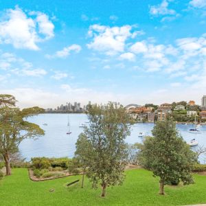 Sparkling Harbour Vistas with Gorgeous Character Throughout - Photo 2