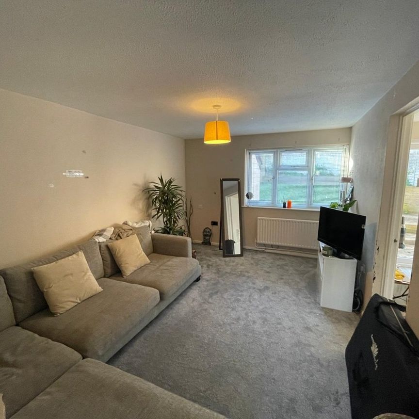 2 Bed Terraced House, Whitehawk Rd, BN2 - Photo 1