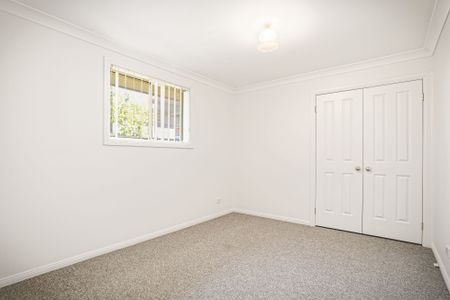 Modern & Comfortable 3-Bedroom Townhouse in Green Valley! - Photo 2