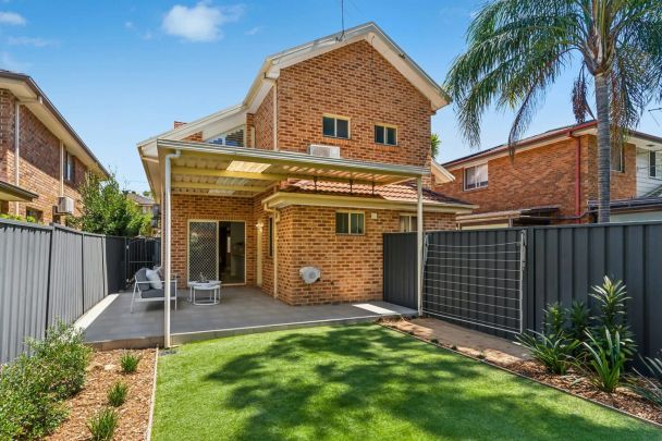 Perfectly Positioned & Move in Ready - Photo 1