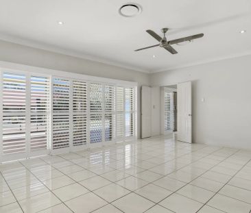 THIS HOME HAS IT ALL - POOL, SHED & MULTIPLE LIVING AREAS - Photo 2