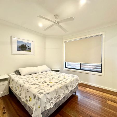 Charming Coastal Retreat in Blue Bay - Photo 5