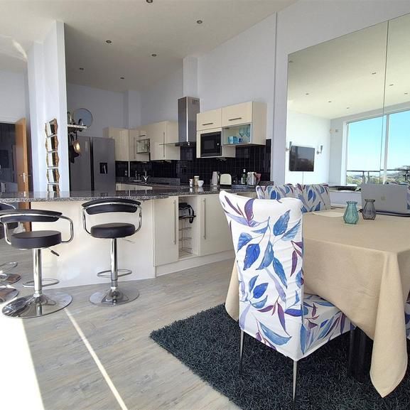 2 bedroom penthouse to rent - Photo 1