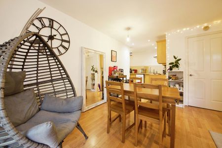 3 bedroom flat to rent - Photo 5