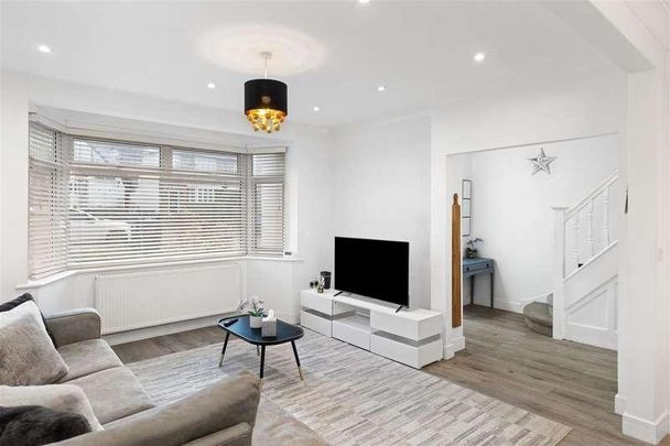 Windsor Avenue, Edgware, HA8 - Photo 1