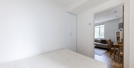 A recently refurbished apartment in this popular portered mansion block with 24hr porter and lift, located in the heart of Chelsea - Photo 4