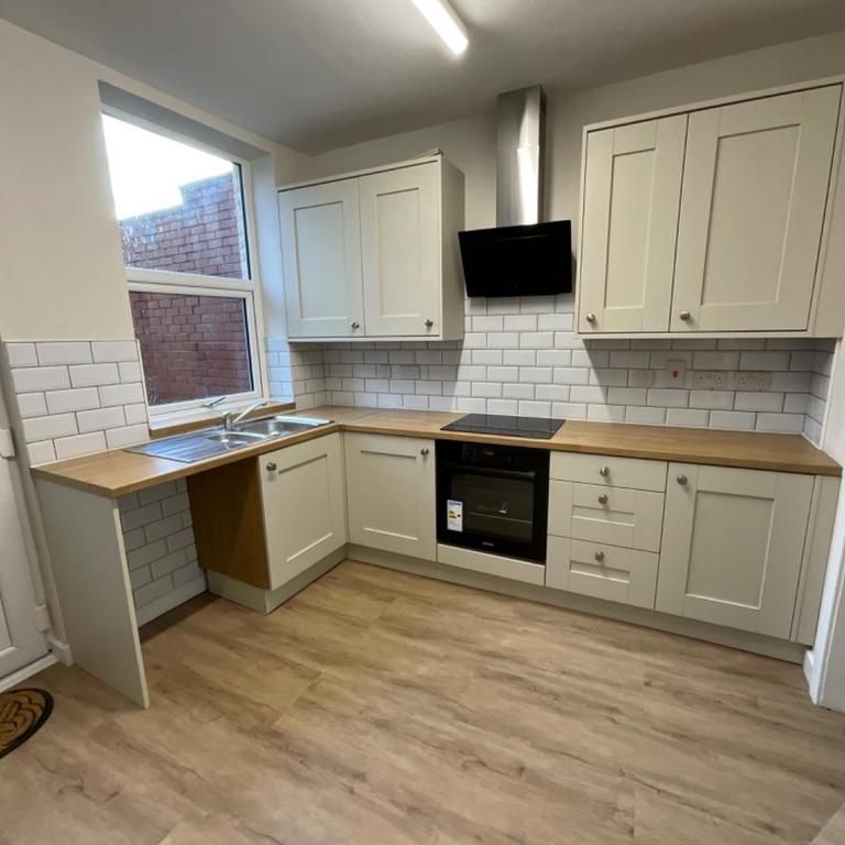 2 bedroom terraced house to rent - Photo 1