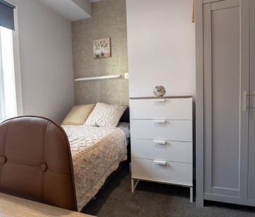 1 bedroom in a house share to rent - Photo 3