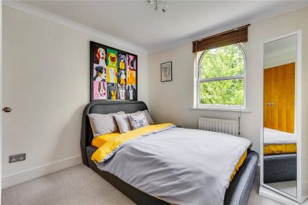 2 bedroom flat in Barnes - Photo 4