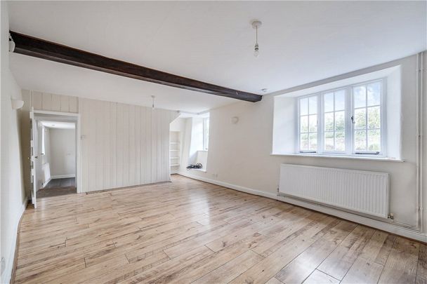 A pretty period detached house in the popular village of Mells with 3 bedrooms, 2 bathrooms with driveway and large rear garden. - Photo 1