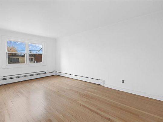 Unit : Entire unit - Photo 1