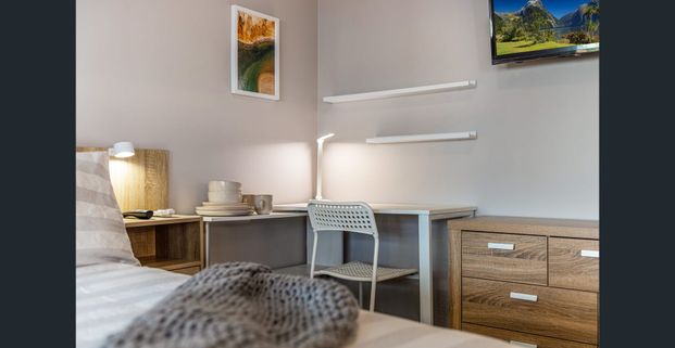 Premium Fully Furnished Studio in Seymour - All Bills Included! - Photo 1