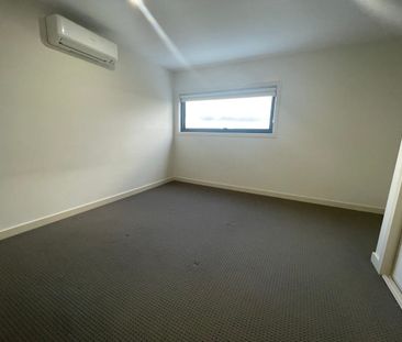 2 MINUTES WALK FROM CRAIGIEBURN CENTRAL!! - Photo 3