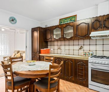 Family Home in the Heart of Cheltenham - Photo 6