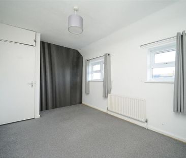 2 bedroom maisonette to rent - Photo 2