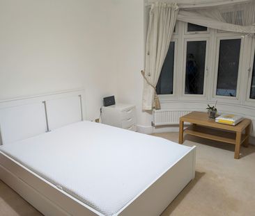 Room in a Shared House, Western Avenue, W3 - Photo 2
