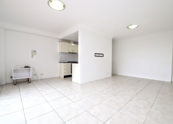 Two Bedroom Unit Located in Bankstown - Photo 1
