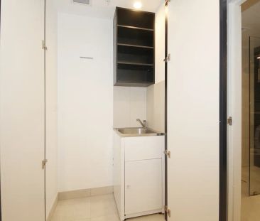 “Quiet Garden-Facing One Bedroom Apartment” - Photo 2