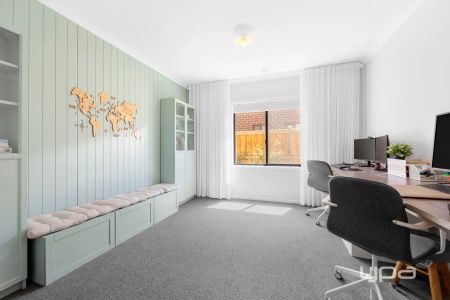 “STUNNING FAMILY RESIDENCE OF GRAND PROPORTIONS” - Photo 3