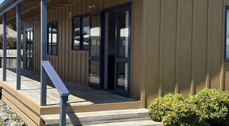 Comfort Living on Collinge - 3 Bedroom Beauty - Photo 3