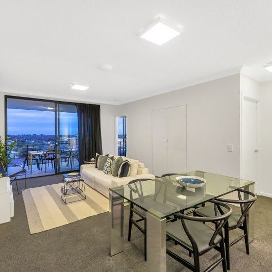 Furnished Top floor 2 bedroom units - CLOSE TO EVERYTHING +PHYSICAL SEPARATION BETWEEN BEDROOMS - Photo 1