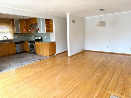 For Lease - 10 Wanita Road, Mississauga, Ontario - Photo 3