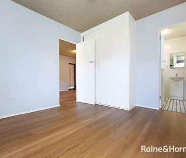 Spacious One Bedroom Unit - Photo 2