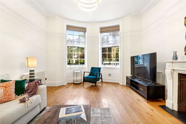 Impressive 2 bedroom apartment located on one of Marylebone's most attractive garden squares. - Photo 1