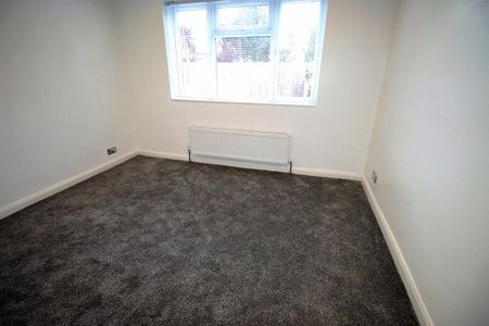 3 bedroom flat to rent - Photo 2