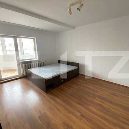 Apartament de 3 camere, decomandat, 70 mp, 3 balcoane, zona strazii Cipariu - Fotografie 1