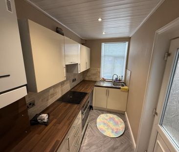 2 bedroom end of terrace house to rent - Photo 1