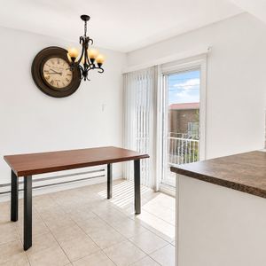 5 1/2 Haut Duplex Rue Dunant/Robert - Photo 3