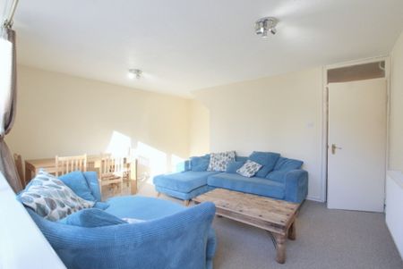 3 Bedroom Mid Terraced House, Bowstead Court, Parkham Street, London, SW11 - Photo 3