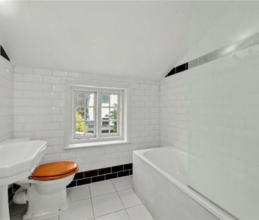 A charming cottage in the heart of Farnham town centre with a priva... - Photo 6