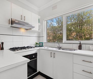 Neat, Sweet & Complete In Elwood - Photo 4