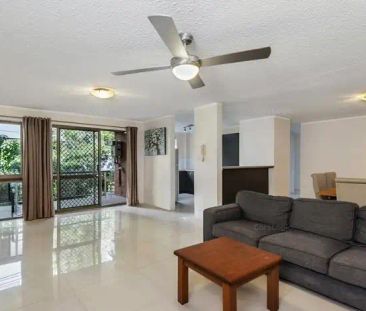 “Spacious Unit in Leafy Location” - Photo 3