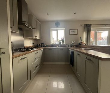 4 bedroom detached house to rent - Photo 3