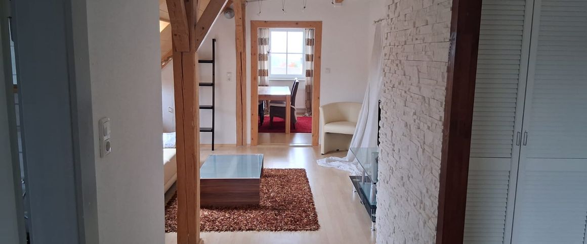 Mieten Sie diese schön möblierte 3 Zimmer DG Wohnung in 94078 Freyung - Foto 1