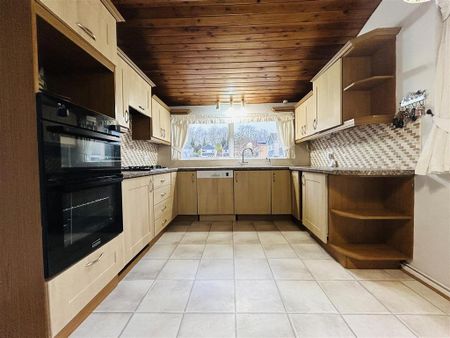 3 bedroom detached house to rent - Photo 2