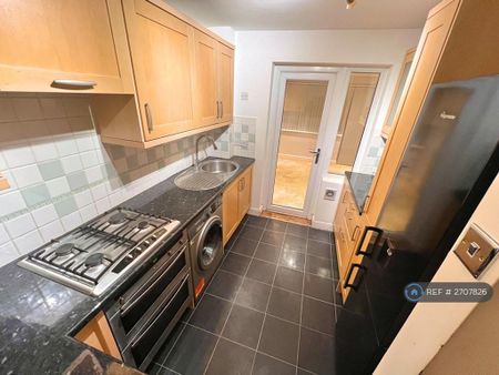 3 bedroom terraced house to rent - Photo 5