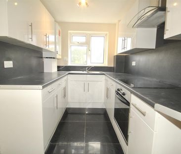 2 Bedroom Flat - Purpose Built To Let - Photo 5