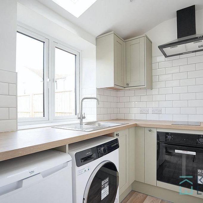 Detached bungalow to rent - Photo 1