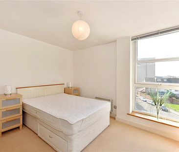 2 bedroom in London - Photo 1